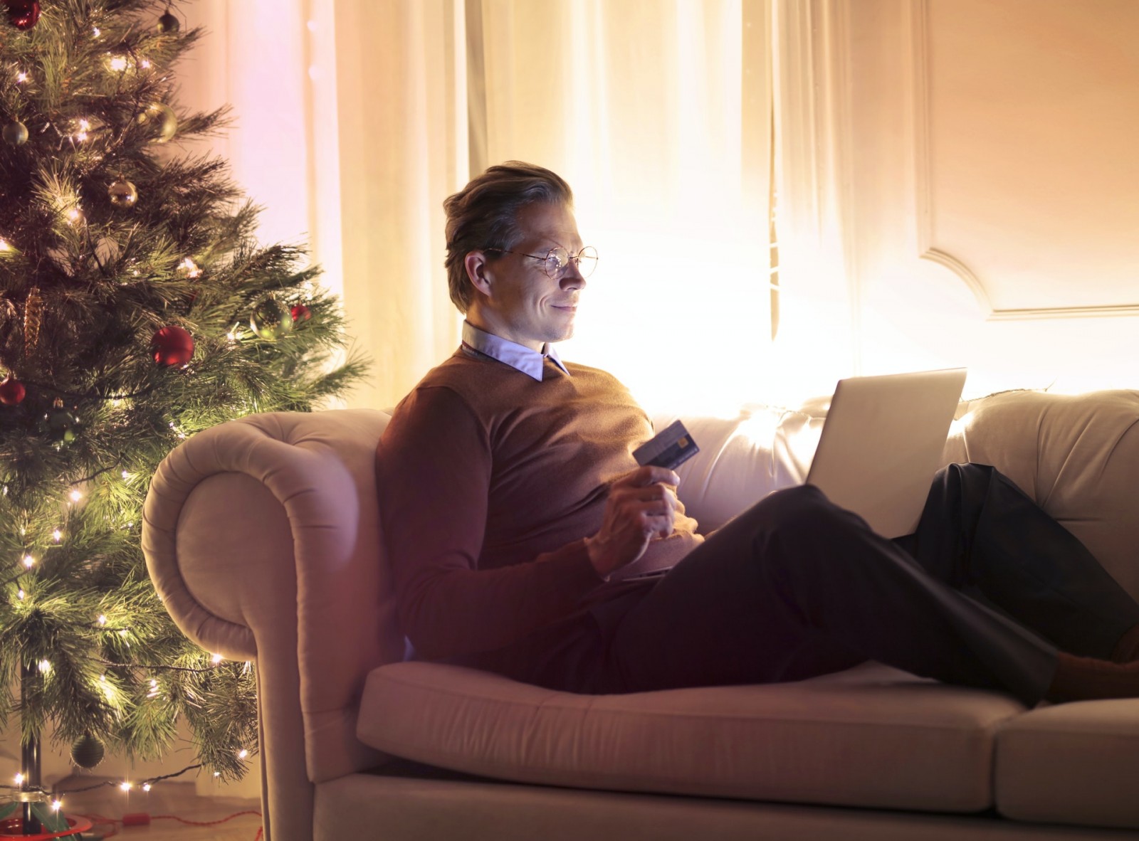 6 Ways To Keep Your Finances Intact This Holiday Season